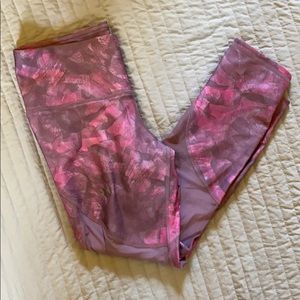 NWOT Under Armour HeatGear Leggings - L